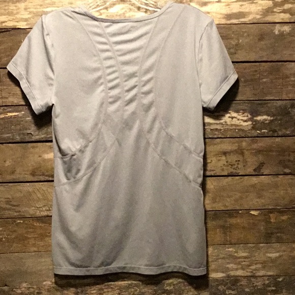 Reebok Athletic Performance Wear Short Sleeved Breathable Tee Shirt - Picture 6 of 6